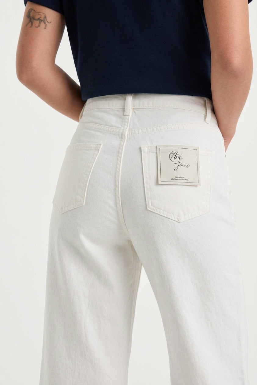 Jean Wide-Leg Taille Haute Poches Plaquées Blanc Ifrane - gros plan dos avec étiquette Ari Jeans