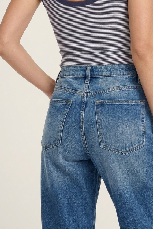 Jean Baggy Wide-Leg Taille Haute Bleu Moyen Délavé Rabat - gros plan dos